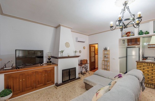 Marchena House | Villa "Casa Rural Entre Olivos" with Pool & Wi-Fi