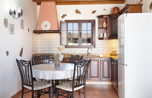 Guatiza Villa | Villa "Casa Golondrina" with Sea View, Private Pool & Wi-Fi