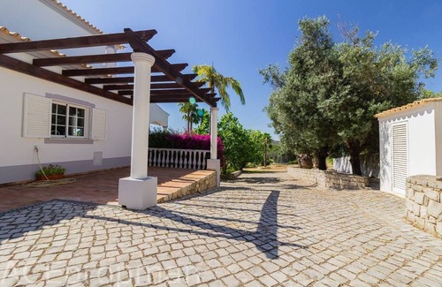 Apra Villa | Villa 'Casa Jonquilles' with Mountain View, Wi-Fi and Air Conditioning