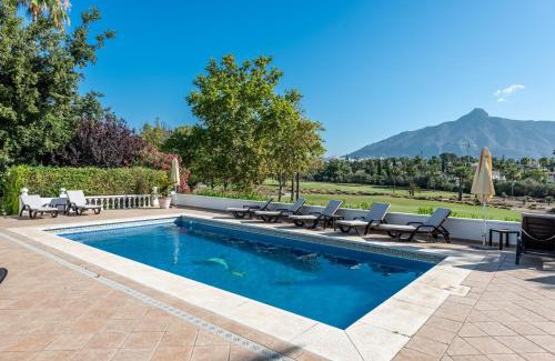 Nueva Andalucia Villa | Villa Casa La Concha - Luxury 6 bedroom Villa in Marbella, Beautiful Mountain View, Heated Swimming Pool, 15min walk to Puerto Banus Beaches, Sleeps up to 12