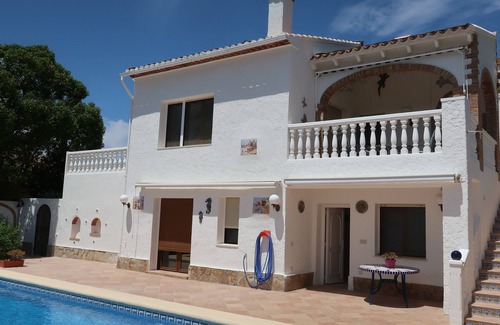 Jalon House | Villa Casa Solvino is modern and detached with beautiful views over the valley