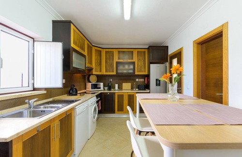 Porto Covo Villa | Villa 'Casa Vila-Mar' with Private Terrace, Wi-Fi and Air Conditioning