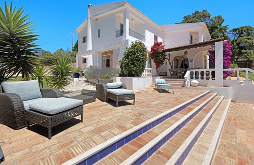 Sargacal Villa | Villa Casa Zimbreira with Pool, Wi-Fi, Gardens & Tennis Court
