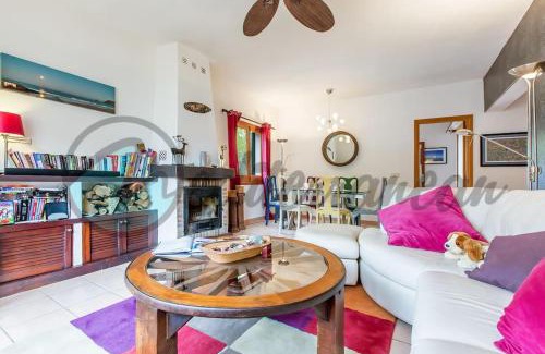 El Toro House | Villa Casablanca near port adriano by villasmediterranean