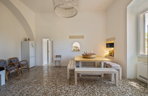 Cutrofiano Villa | Villa 'Casale Cafazza Country House' with Private Pool, Wi-Fi and Air Conditioning