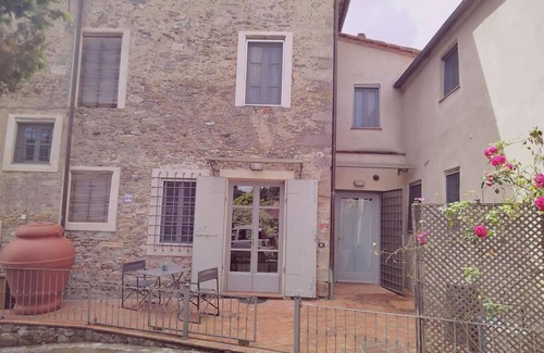 Sant'Andrea di Compito Villa | Villa 'Casolare Delle Farfalle' with Private Pool and Private Terrace