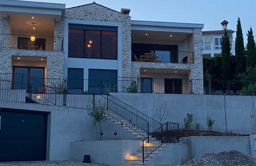 Ripenda Kosi House | Villa Castelina Part II of twin house