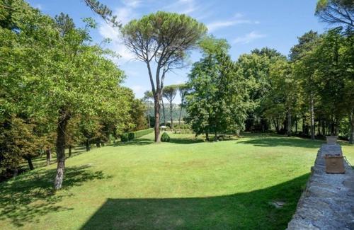 Gubbio Villa | Villa Castello di Gubbio by MMega