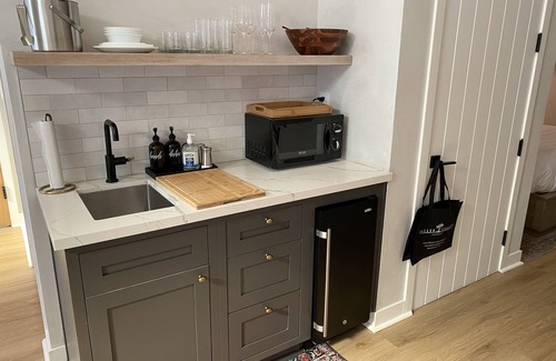 Santa Barbara Apartment | Villa Castillo 2 - studio, walking distance to State St, Dog Friendly, lots of outdoor space!
