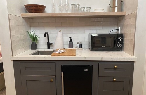 Santa Barbara Apartment | Villa Castillo 3 - studio, Dog Friendly, walk to State St, restaurants, free parking, wifi!