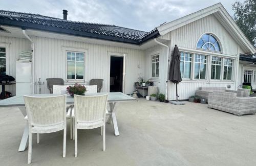 Klofta Villa | Villa Castillo