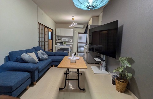 Hikone House | Villa Castle Ginza 5 min. walk to Hikone Castle 5 min. walk to Hikonyan Free parking 3 cars Villa can also be used for Biwaichi Available for 12 people One building for rent