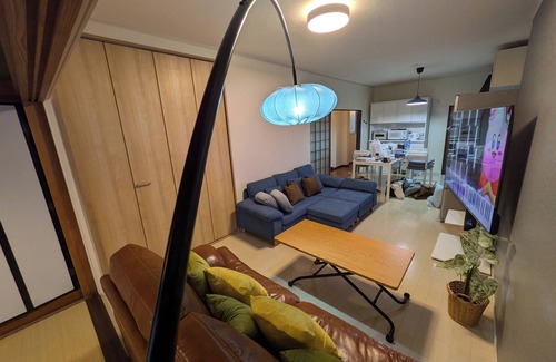 Hikone House | Villa Castle Ginza 5 min. walk to Hikone Castle 5 min. walk to Hikonyan Free parking 3 cars Villa can also be used for Biwaichi Available for 12 people One building for rent