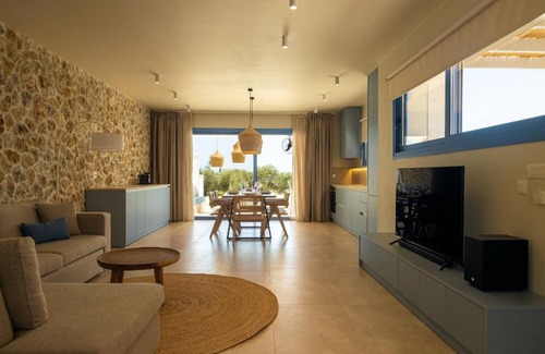 Gennadi Villa | Villa Castor - Two Bedroom Villa, Sleeps 6