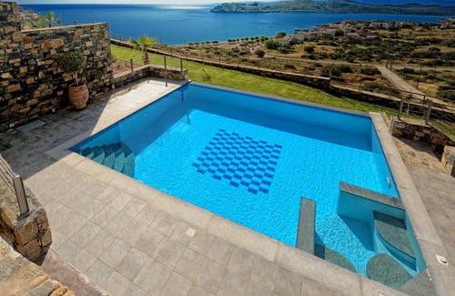 Elounda Villa | Villa Castro 3 bedroom villa 200m from the beach