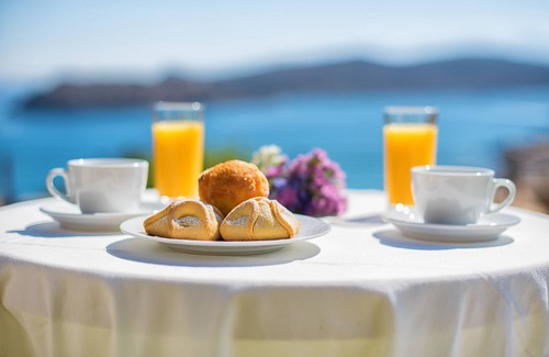 Elounda Villa | Villa Castro 3 bedroom villa 200m from the beach