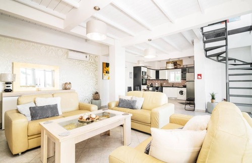 Tragaki Villa | Villa Cavo Pearl by Villa Plus