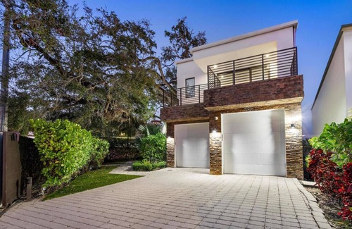 Colee Hammock Apartment | Villa Celine- LAS OLAS Waterfront house with heated pool