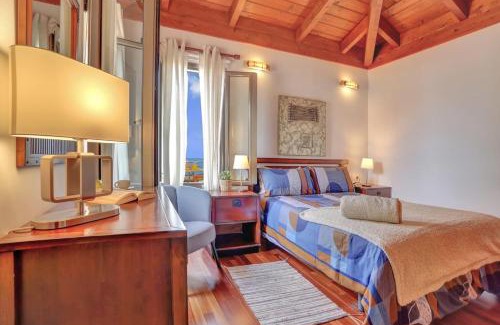 Juan Fernandez House | Villa Charly