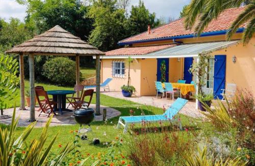 Anglet Villa | Villa charmante 3 étoiles à Biarritz Anglet, piscine privée et jardin.