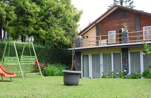 Parongpong Villa | Villa ChavaMinerva Istana Bunga-Lembang
