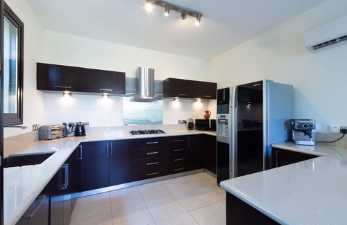 Latchi Cottage | Villa Chelona a villa that sleeps 6 guests in 3 bedrooms in Latchi