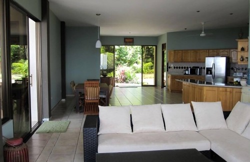 Dominical Villa | Villa Chill : 260-Acre Private Jungle : Escaleras
