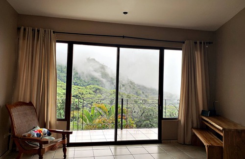 Dominical Villa | Villa Chill : 260-Acre Private Jungle : Escaleras
