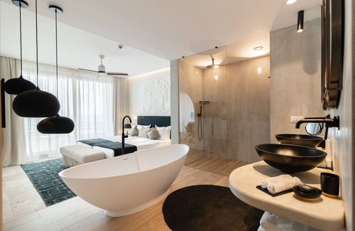 Saints Constantine and Helena Hotel | Villa Chinka by Astor Garden Hotel