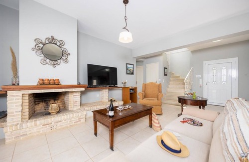 Gerani Villa | Villa Chloe - Four Bedroom Villa, Sleeps 8