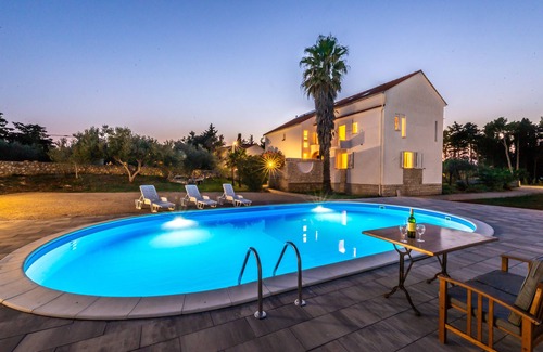 Zrce Villa | Villa Christina - room for up to 4 people with pool, max. capacity 30 people