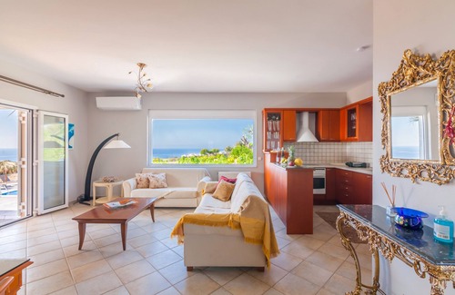 Skaleta House | Villa Chrysalida, peaceful home with scenic views!