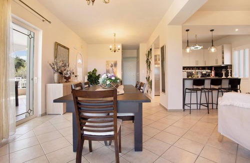 Alikanas Villa | Villa "Chrysoula" with Mountain View, Private Pool & Wi-Fi