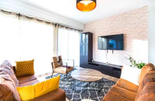 Cholet House | VILLA CITY GARDEN - Maison Spacieuse et Jardin - Proche Centre ville