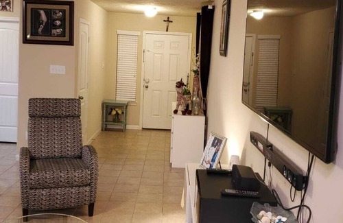 Central Southwest House | Villa City Park Near Texans Stadium, Downtown, and Houston Medical Center