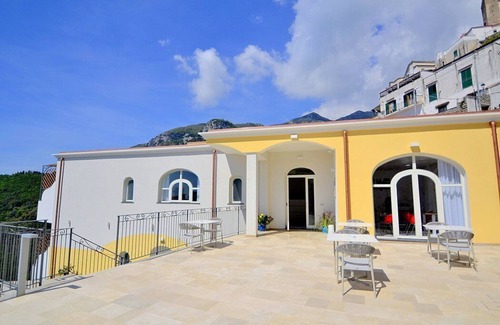 Pontone House | Villa Clarice A, fully refundable with voucher*: A bright and sunny apartment in a quiet position, located on a hillside above the sea, with Free WI-FI.