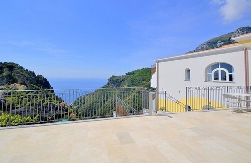 Pontone House | Villa Clarice E, fully refundable with voucher*: An elegant and modern studio apartment in a quiet position, located on a hillside above the sea, with Free WI-FI.