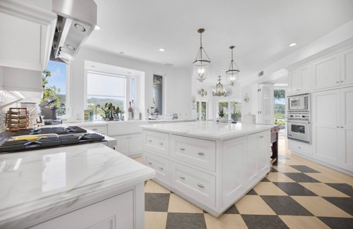 Tarzana Villa | Villa Clarinda- Architect-Designed Dream Estate with Theater, & Outdoor Oasis