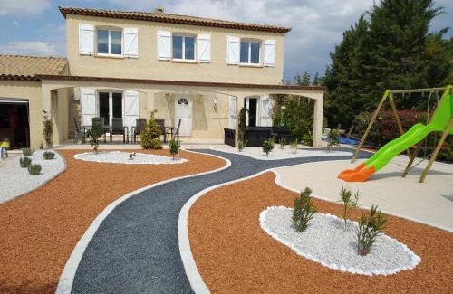 Canet Villa | villa classée 4 étoiles avec piscine et boulodrome