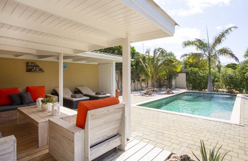 Grote Berg Villa | Villa Cle - Curaçao with beautiful tropical garden and private pool