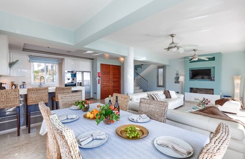 Chlorakas Villa | VILLA CLEOPATRA 5 bed, 20 metres from Ocean, Stunning Sea Views, Roof Terrace