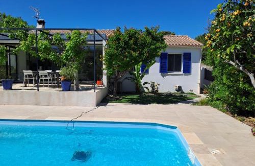 Saint-Cyr-sur-Mer Villa | VILLA climatisée, avec 3 Chambres , Piscine, et terrain arboré