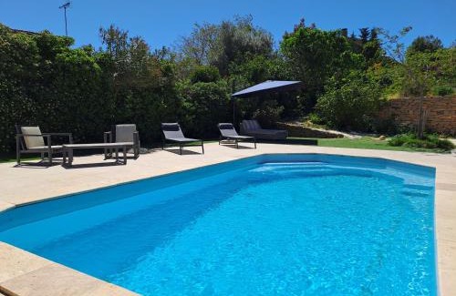 Saint-Cyr-sur-Mer Villa | VILLA climatisée, avec 3 Chambres , Piscine, et terrain arboré