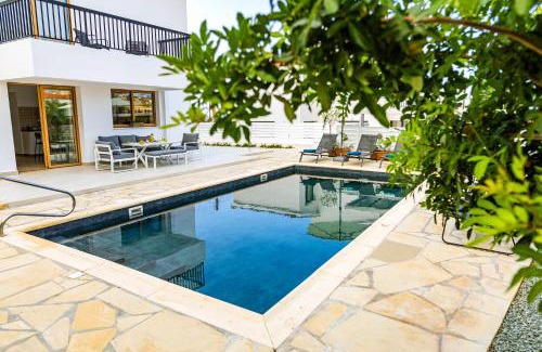 Peyia Town Villa | Villa Cloxania Coral