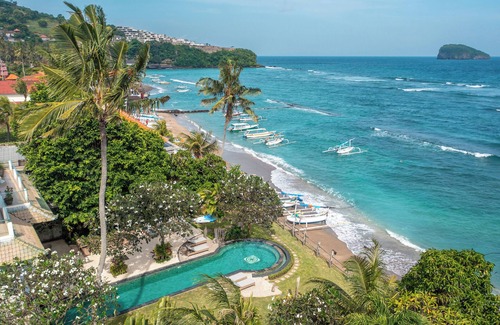 Sengkidu Villa | Villa Cocoa Maya: Beautiful large villa steps from the beach