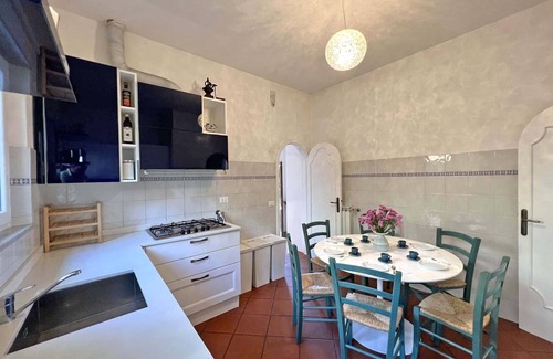 Castelnuovo Magra Villa | VILLA COLLINA DEL SOLE 12PAX, 5 bedrooms, 3 bathrooms, A/C, BBQ and Sea view