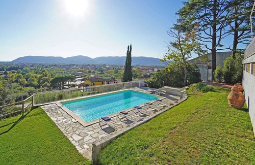 Castelnuovo Magra Villa | VILLA COLLINA DEL SOLE 12PAX, 5 bedrooms, 3 bathrooms, A/C, BBQ and Sea view