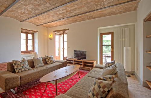 Montegiove Villa | Villa Collina by PosarelliVillas
