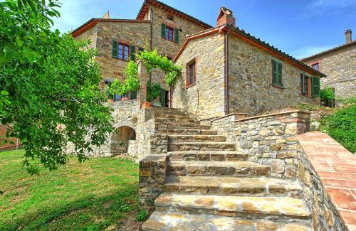 Montegiove Villa | Villa Collina by PosarelliVillas