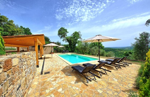 Montegiove Villa | Villa Collina - Holiday House Rental with private swimming pool in the small village of Montegi.
